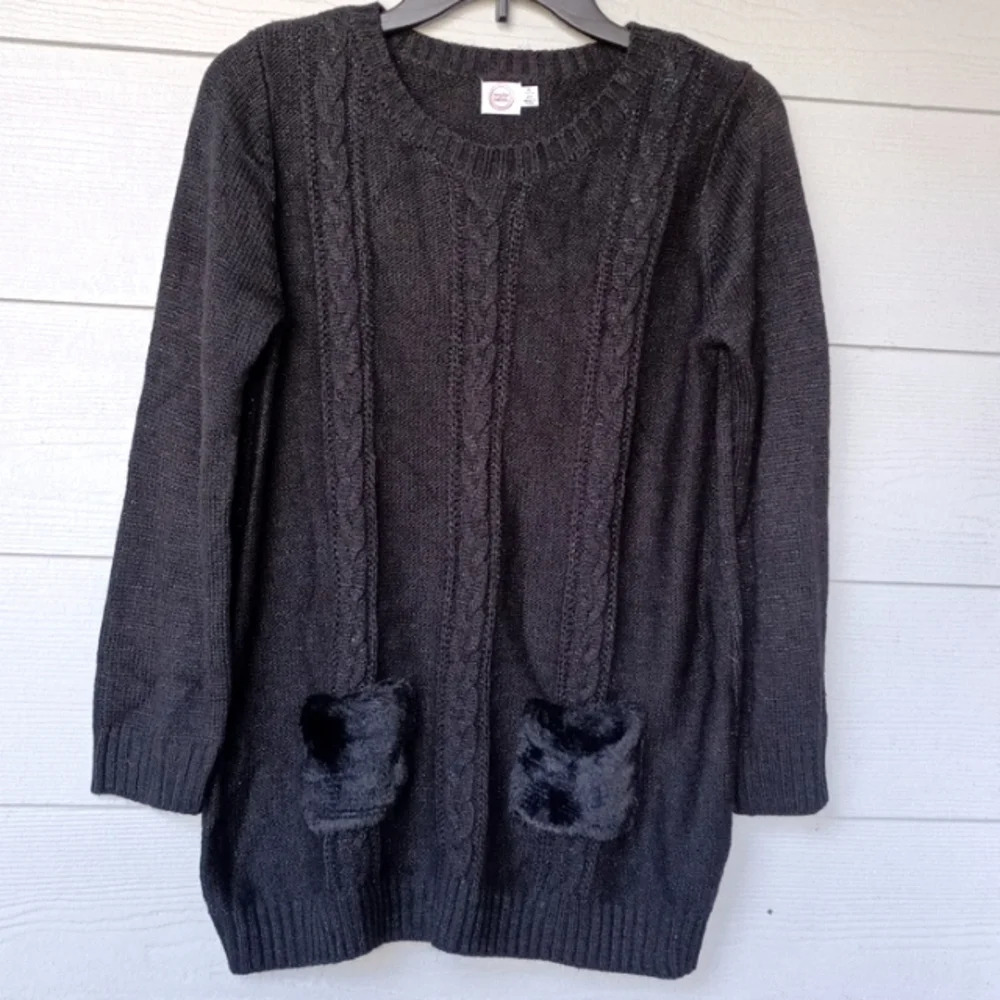 Wonder Nation Black sweater with silky fur pockets. XL. F250